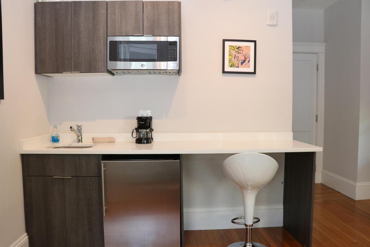 A Stylish Stay W/ A Queen Bed, Heated Floors.. #34 Brookline Bagian luar foto