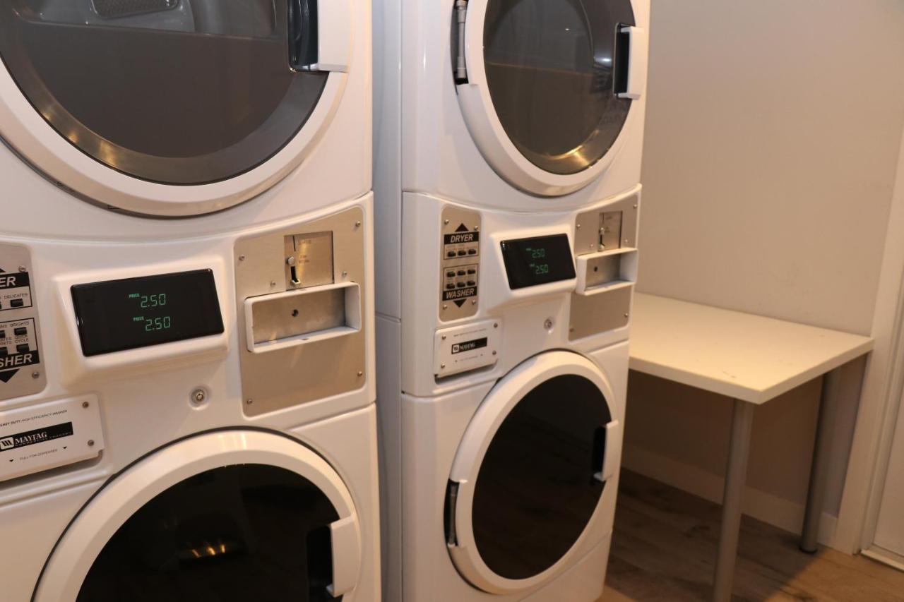 A Stylish Stay W/ A Queen Bed, Heated Floors.. #34 Brookline Bagian luar foto