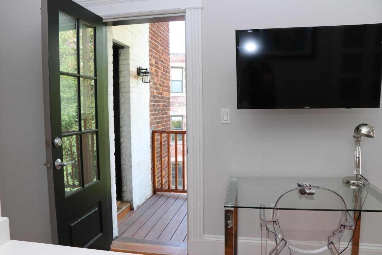 A Stylish Stay W/ A Queen Bed, Heated Floors.. #34 Brookline Bagian luar foto