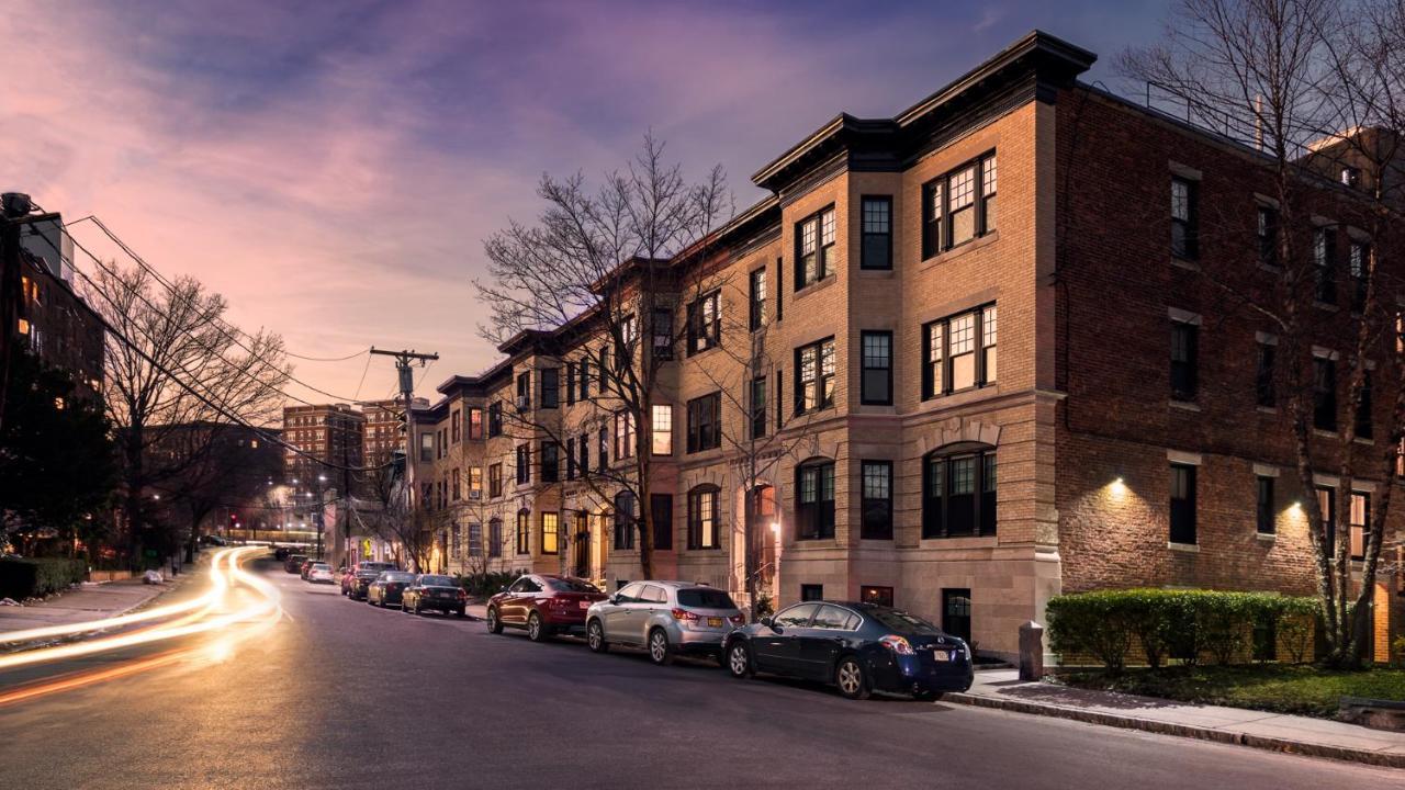 A Stylish Stay W/ A Queen Bed, Heated Floors.. #34 Brookline Bagian luar foto
