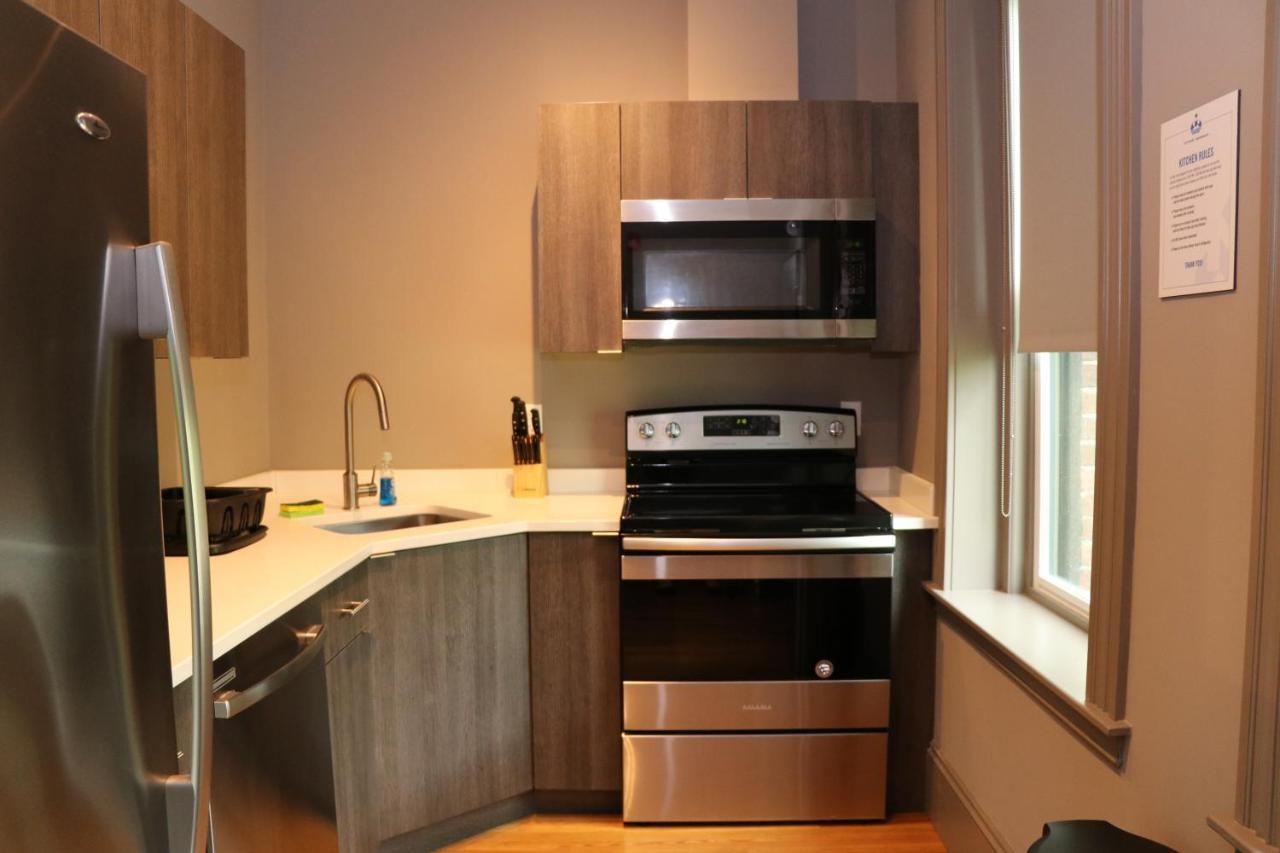 A Stylish Stay W/ A Queen Bed, Heated Floors.. #34 Brookline Bagian luar foto